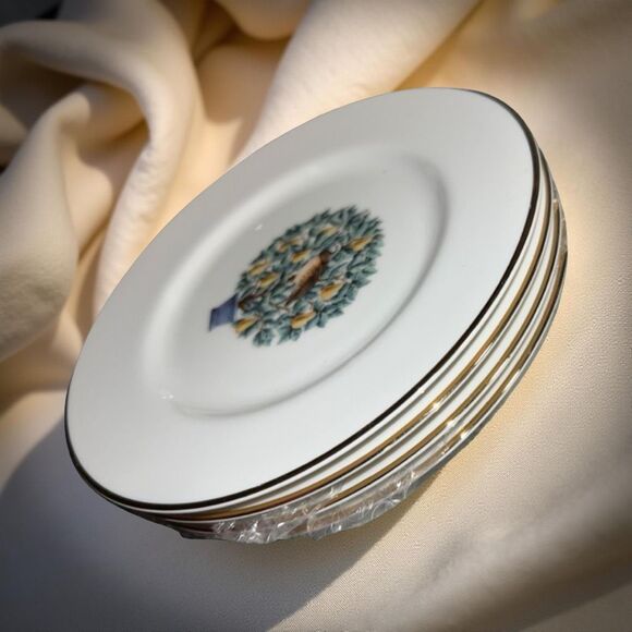 NIB Vintage Avon Twelve Days of Christmas Coffee Mugs & Dessert Plates 14K Rims - Picture 2 of 6